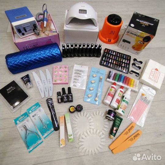 Маникюрный набор с аппаратом и лампой