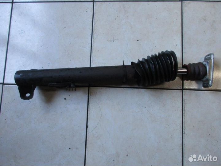 Стойки передние w124 E-class