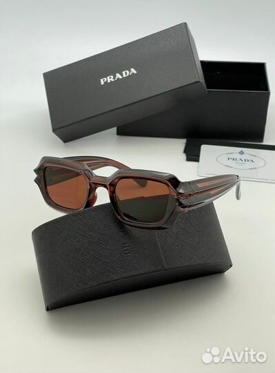 Солнцезащитные очки prada