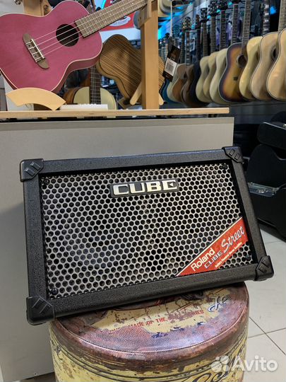 Гитарный комбо Roland Cube Street ST