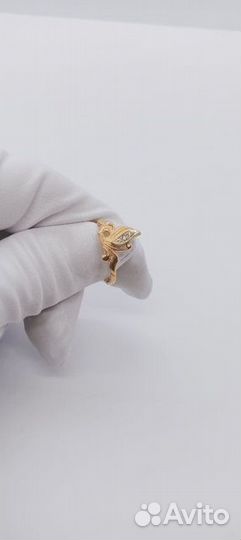 Кольцо с синтетическим камнем Золото