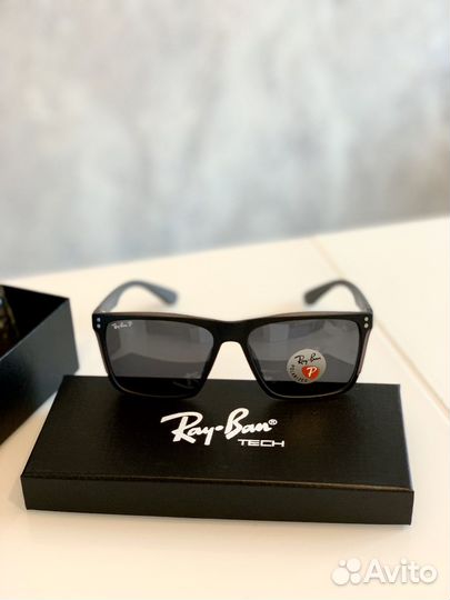 Солнцезащитные очки Ray Ban