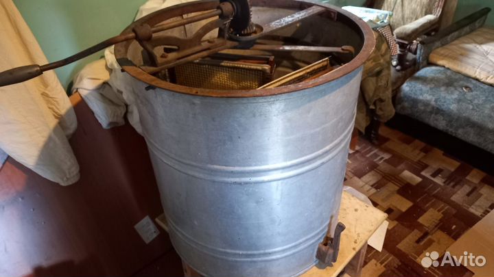 Пчелы с ульями