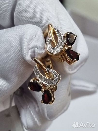 Золотые серьги с камнем