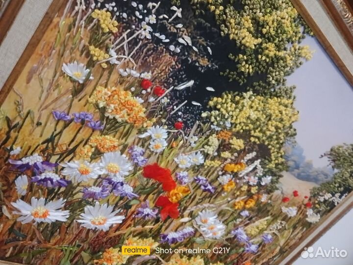 Картина вышитая ленточками