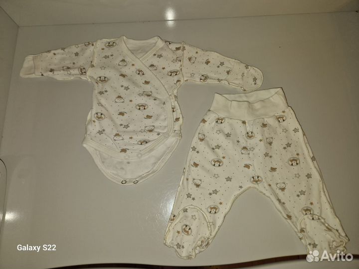Ползунки и распашонки(одежда для новорожденного)