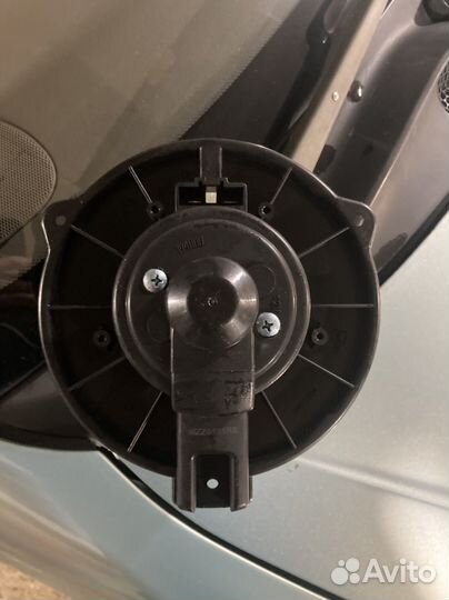 Продам вентилятор печки на тойота ипсум