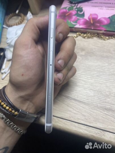 Телефон iPhone 8