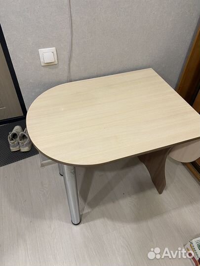 Кухонный стол