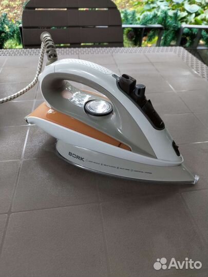 Утюг паровой bork I510