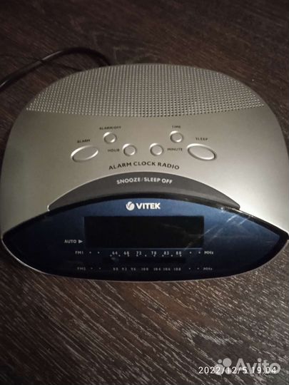 Радиочасы vitek