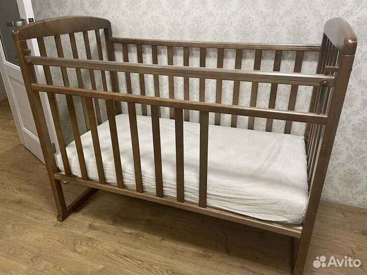 Детская кроватка с матрасом