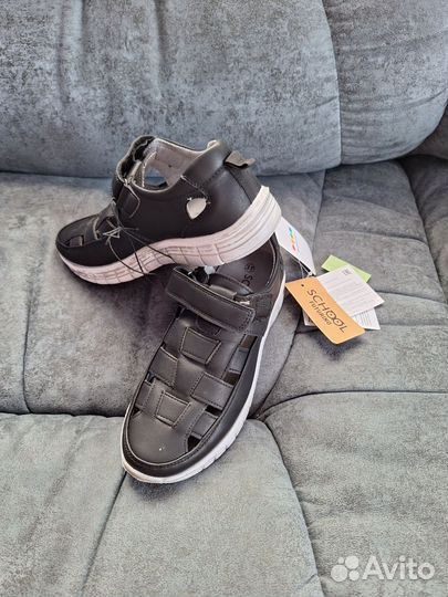 Сандалии новые