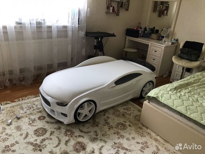 Детская кровать машинка