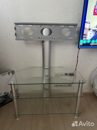 Стеклянная тумба под телевизор с кронштейном