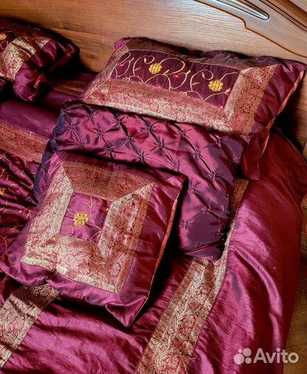 Покрывало с подушками