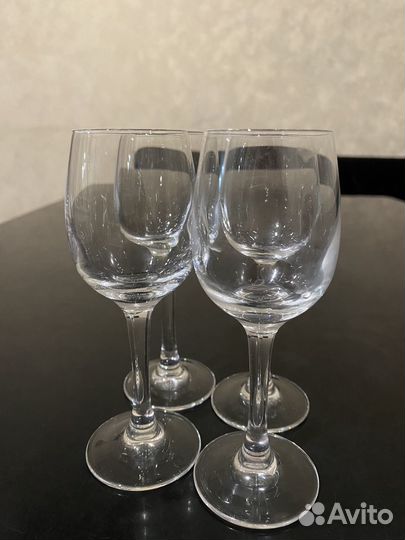 Хрустальные рюмки на ножке