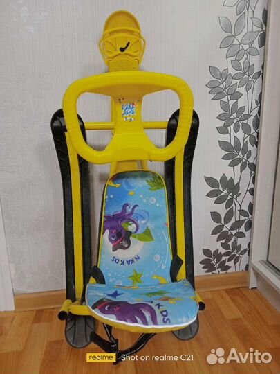 Детский снегокат со спинкой