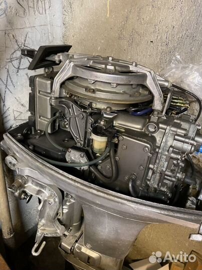 Подвесной лодочный мотор