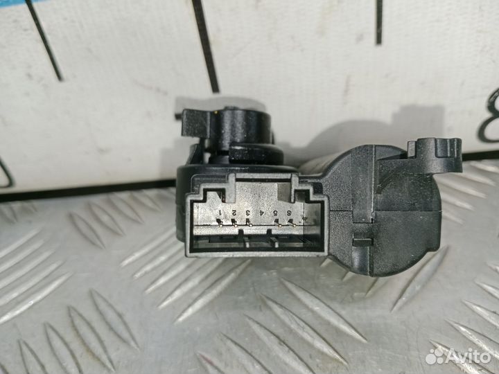 Б/У Моторчик заслонки отопителя#002