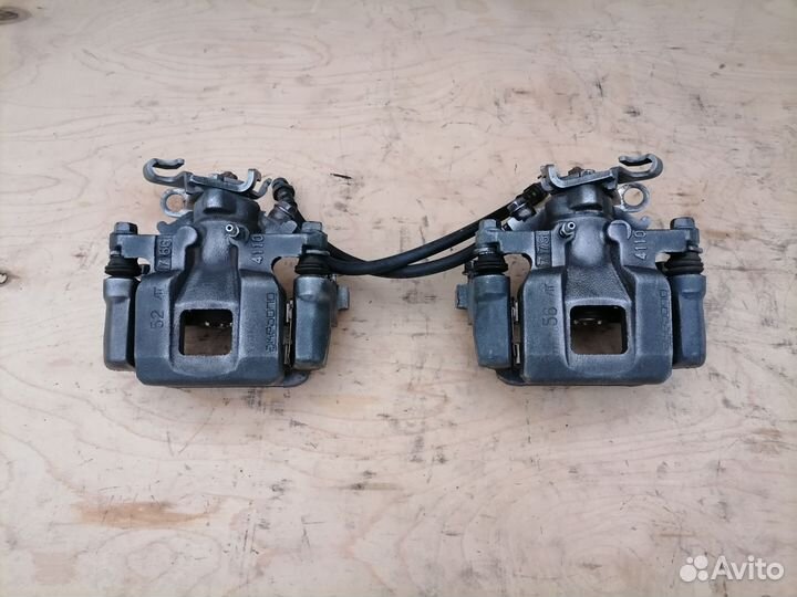 Задний тормозной суппорт Mitsubishi Outlander 3