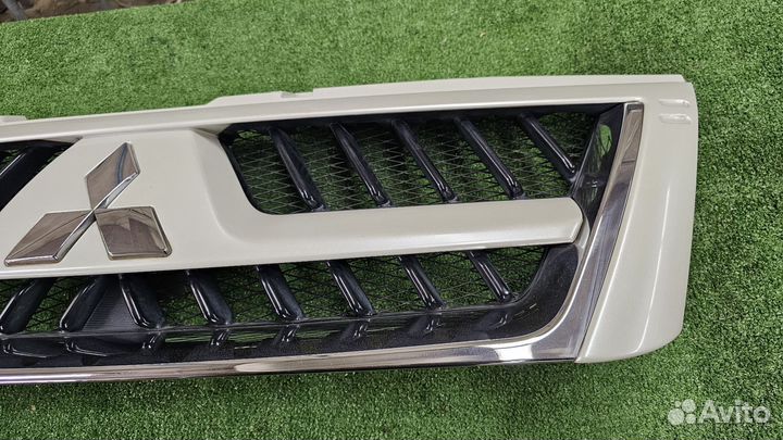 Решетка радиатора паджеро 3