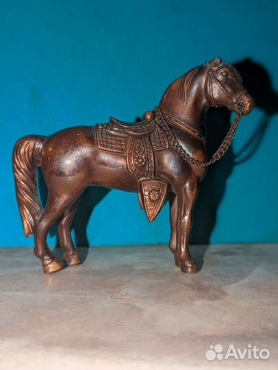 Лошадь. Статуэтка (фигурка)