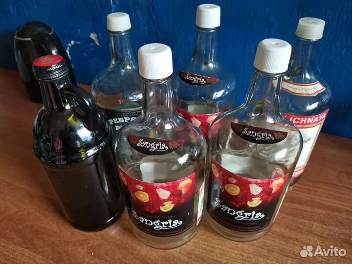 Бутылка стеклянная с ручкой 1,75 литра