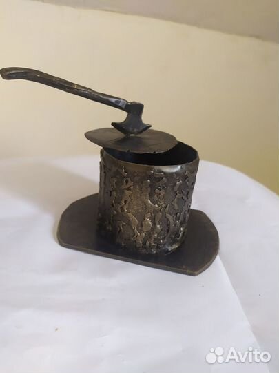 Кованые дизайнерские пепельницы ручной работы