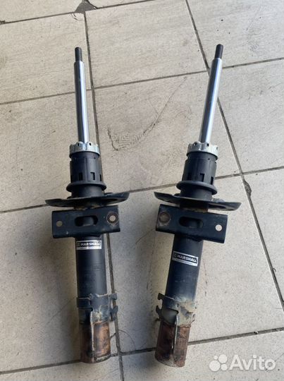Продам передние амортизаторы на фольксваген поло