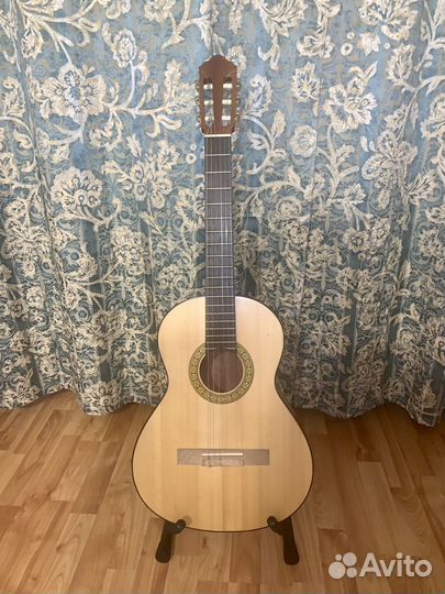 Классическая гитара ручной работы (размер 3/4)