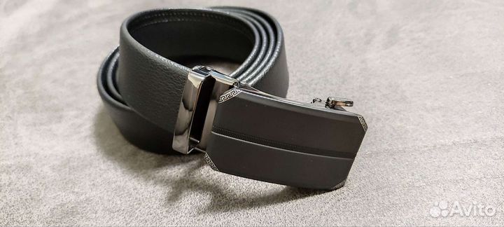 Мужской кожаный ремень черный