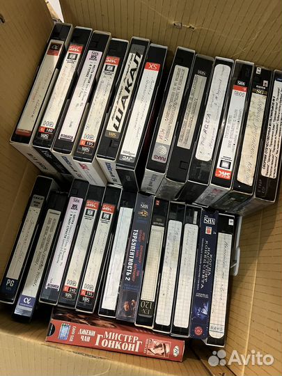 Видеокассеты с фильмами, мультфильмами