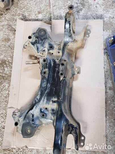 Подрамник передний Toyota Corolla Е150