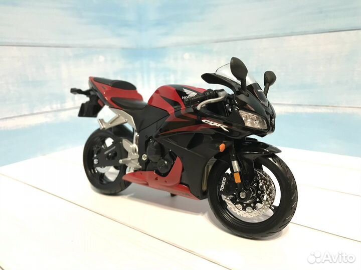 Модель мотоцикла Honda CBR 600 RR 1/12