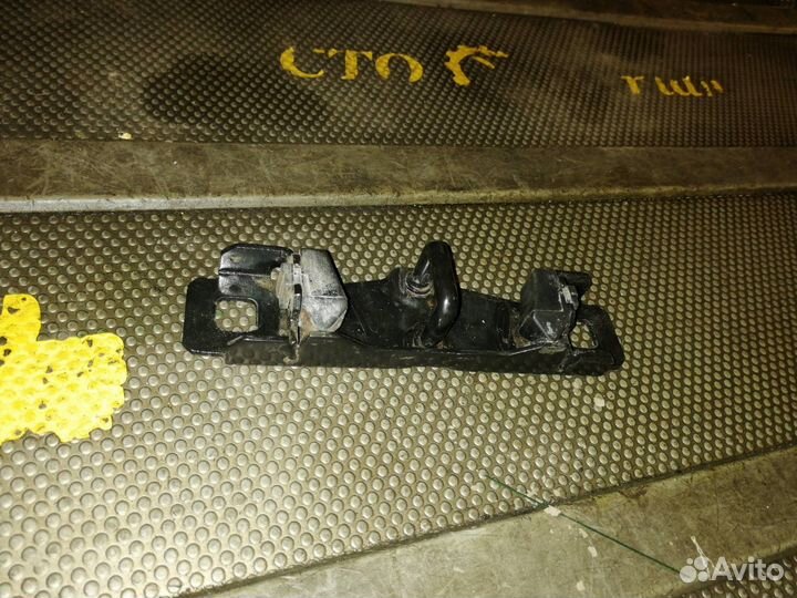 Петля крышки багажника Ford Focus 3 CB8