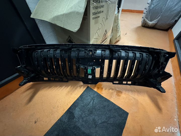 Решетка радиатора Джили Монжаро оригинальная