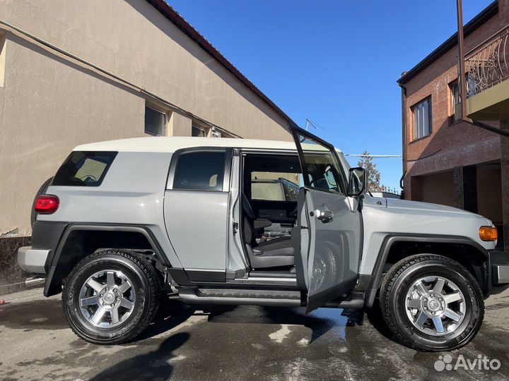 Toyota FJ Cruiser 4.0 AT, 2022, 10 000 км
