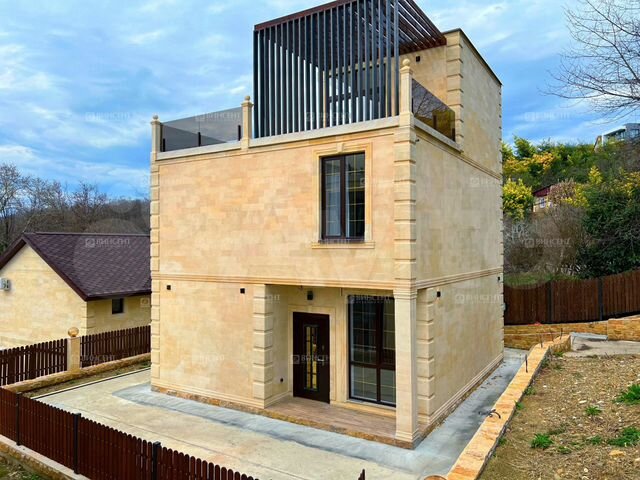 Дом 198 м² на участке 5,5 сот.