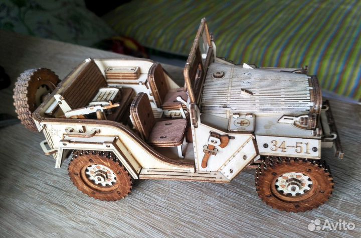 Джип из дерева (модель)