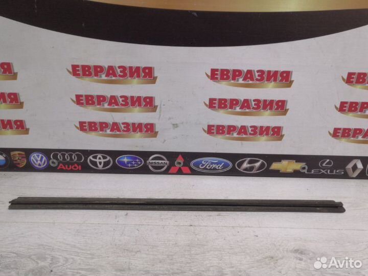 Молдинг стекла задний левый Mazda Tribute epew YF