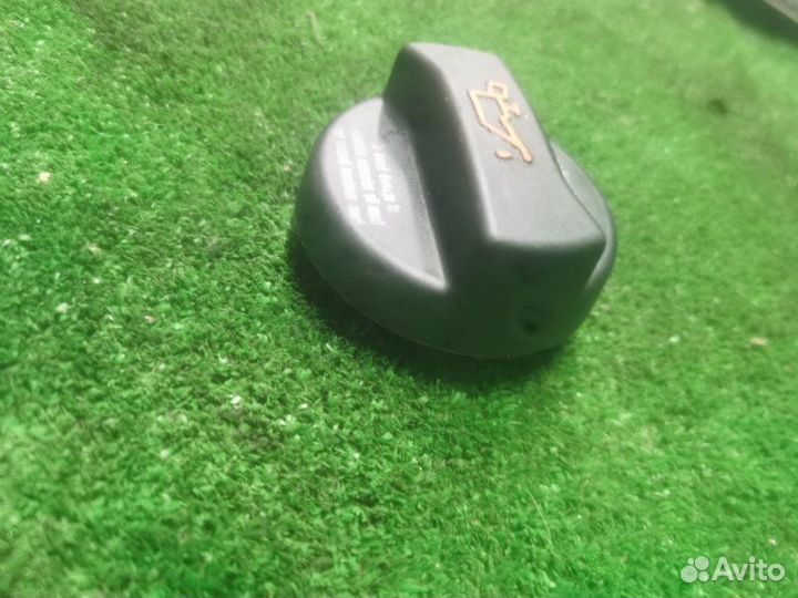 Крышка маслозаливной горловины Volkswagen Touareg