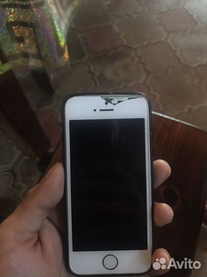 iPhone SE, 32 ГБ
