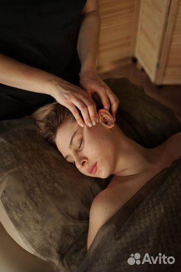 Массажист по лицу