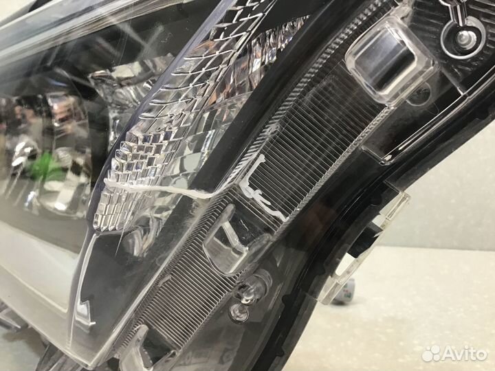 Фара правая Toyota RAV 4 2018