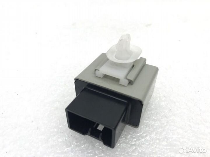 Реле Toyota Rav4 3 рестайлинг 2.0 2010