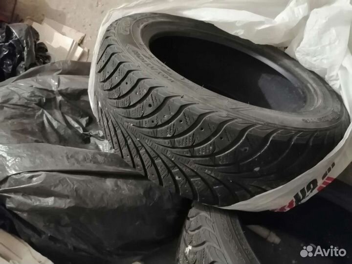 Goodyear UltraGrip Extreme 205/55 R16