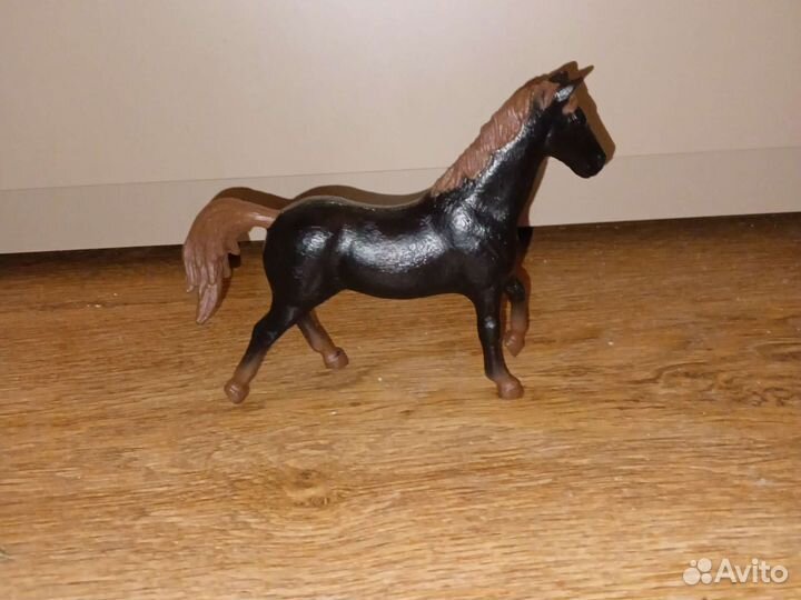 Фигурка лошадь