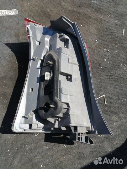 Стоп-сигнал задний правый Toyota Wish ZNE10 2007