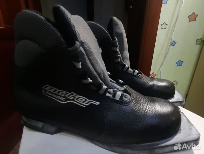 Лыжные ботинки